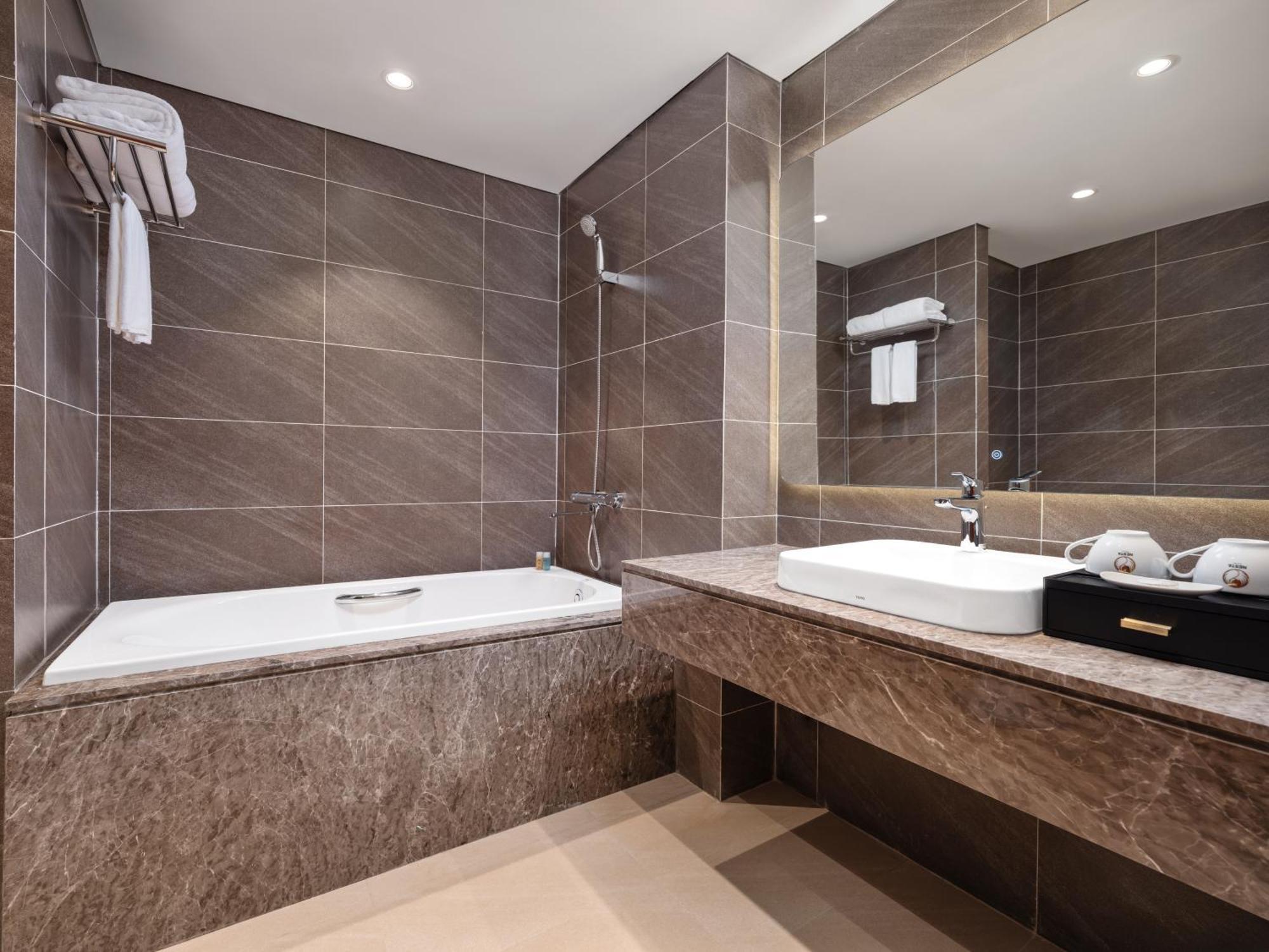 Nesta Hotel & Spa Hanoï Extérieur photo